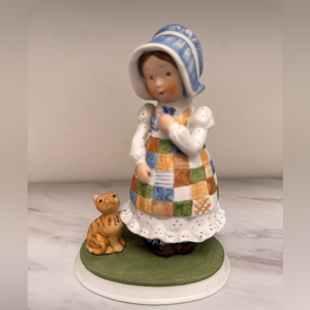 Vintage - Designer Collection 1979 Holly Hobbie Porcelain Figurine Blue Girl.
